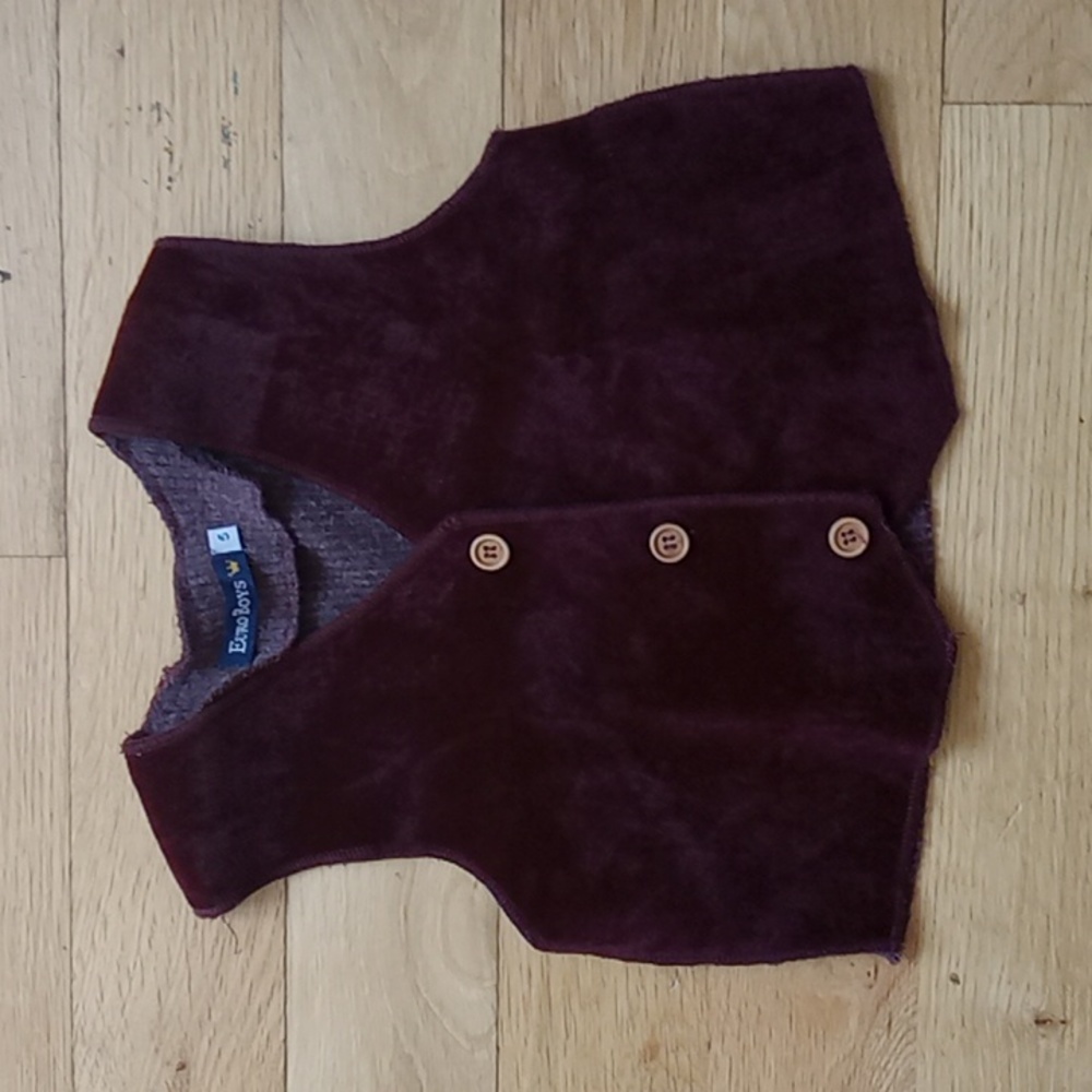 Euro Boys knit rib & velvet vest size 5